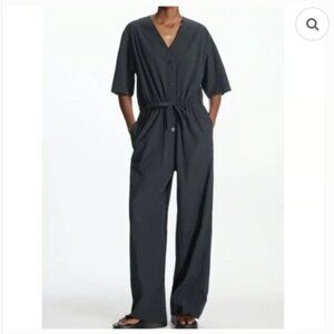 nwt cos  organic cotton v-neck short sleeve jumpsuit in navy, size small